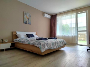 Apartment with private yard and BBQ